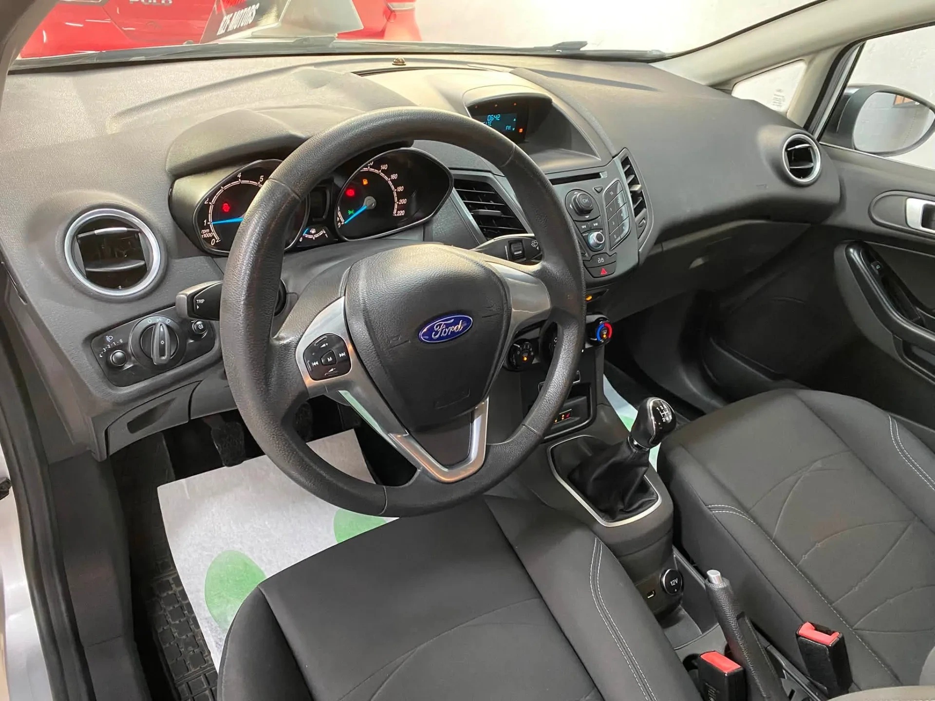 Vue 8 — Véhicule d’occasion Ford Fiesta Trend 2013