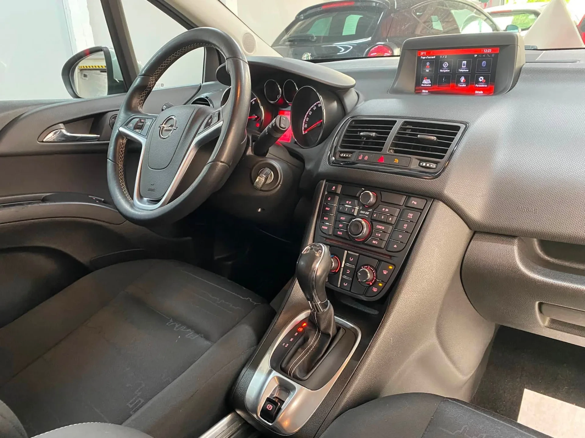 Vue 11 — Véhicule d’occasion Opel Meriva Turbo Cosmo 2016