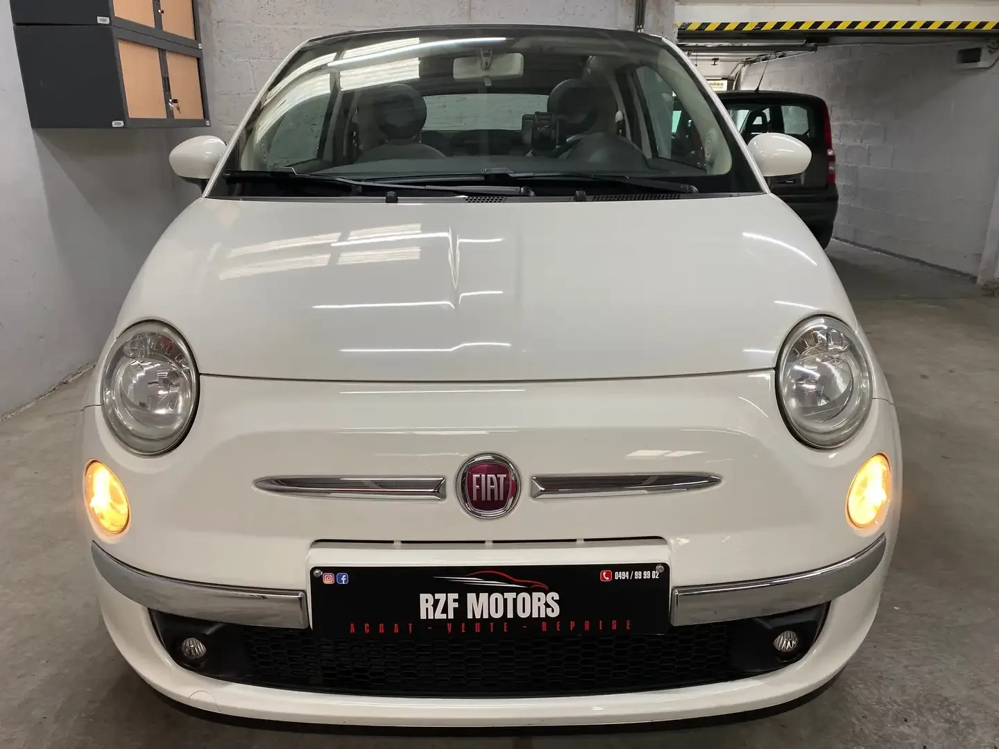 Vue 2 — Véhicule d’occasion Fiat 500C Lounge 2011