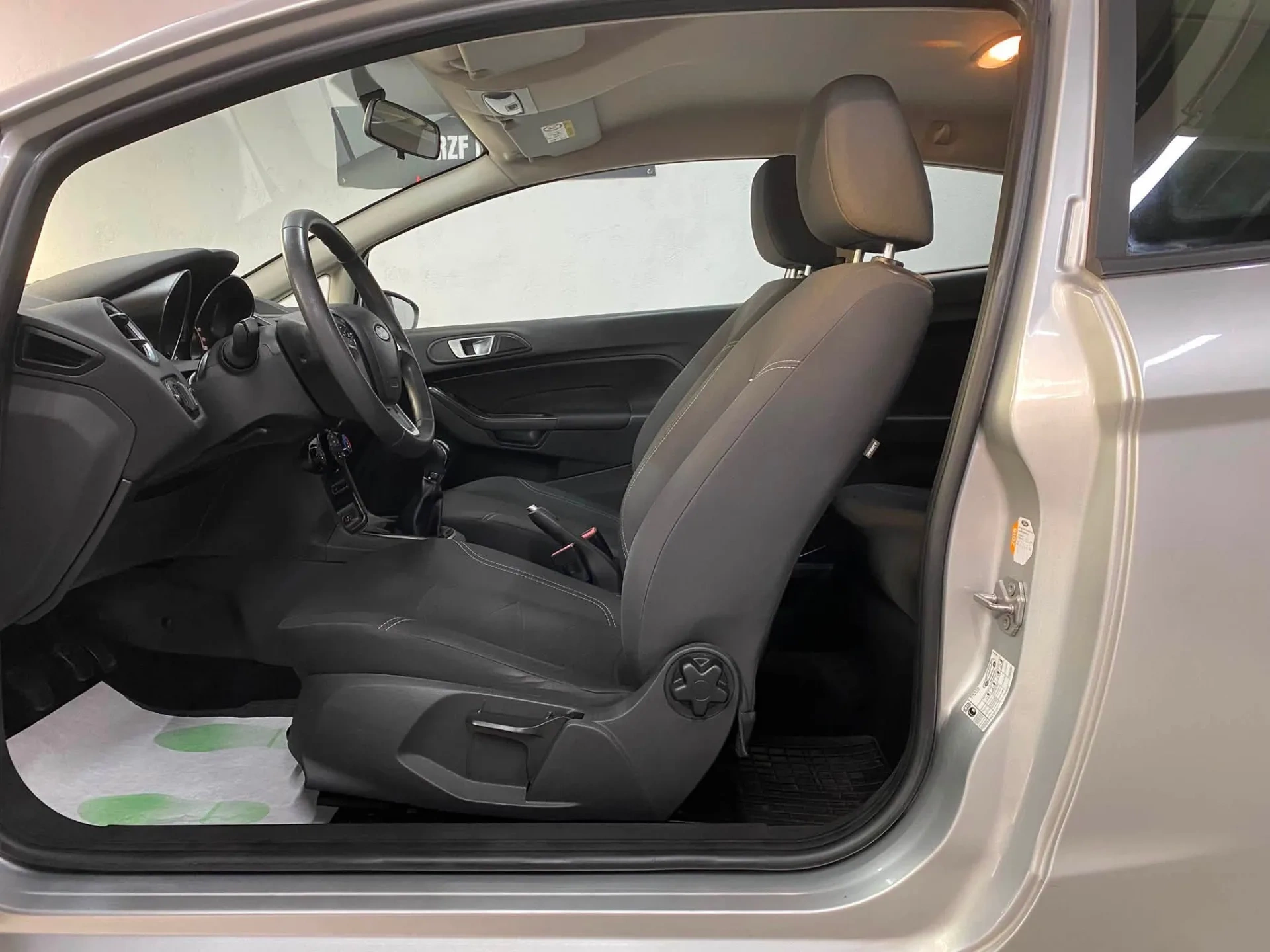 Vue 13 — Véhicule d’occasion Ford Fiesta Trend 2013
