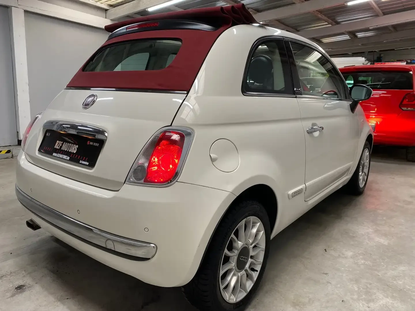 Vue 4 — Véhicule d’occasion Fiat 500C Lounge 2011
