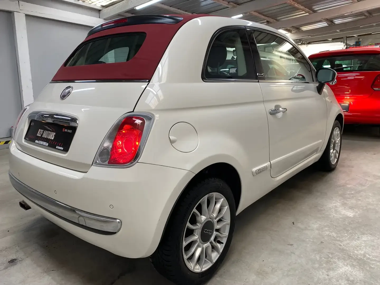 Vue 5 — Véhicule d’occasion Fiat 500C Lounge 2011