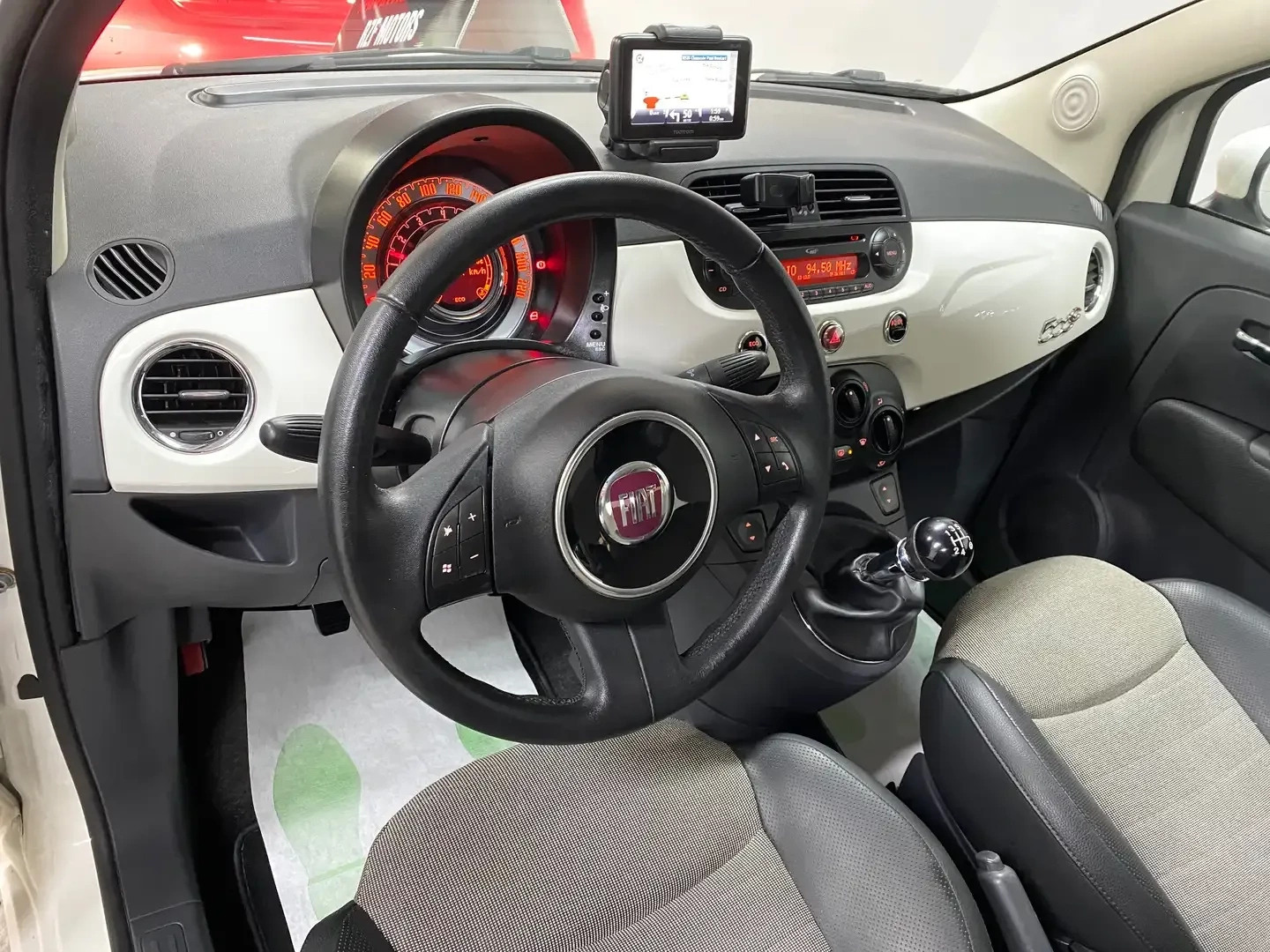 Vue 12 — Véhicule d’occasion Fiat 500C Lounge 2011