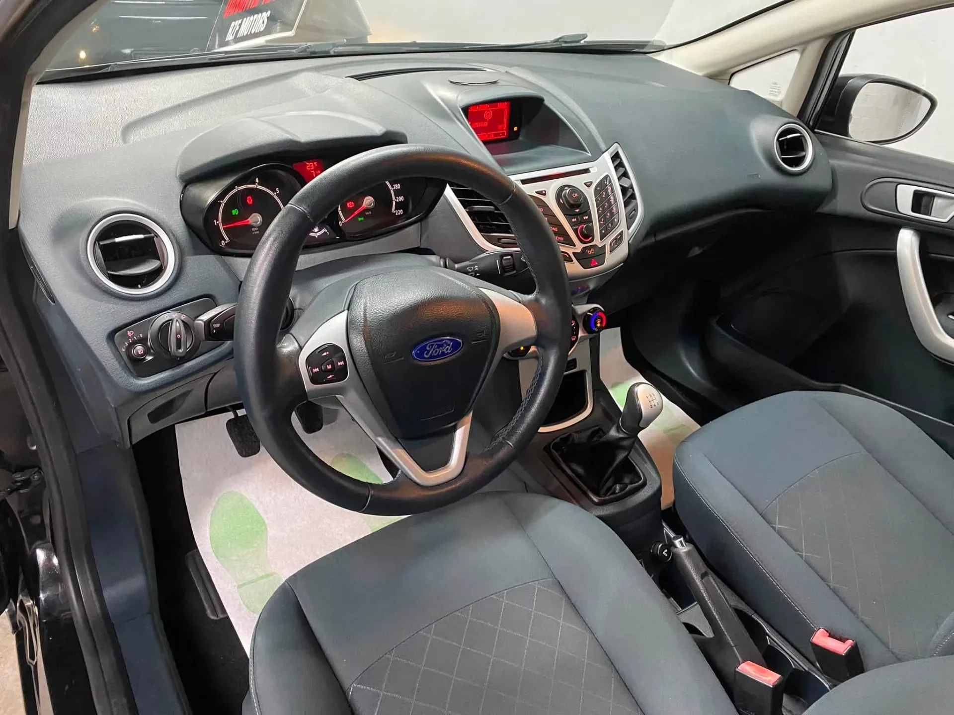 Vue 12 — Véhicule d’occasion Ford Fiesta Titanium 2012