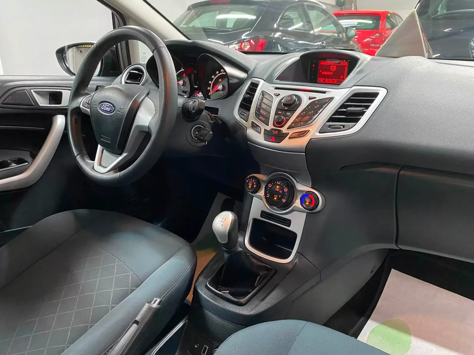 Vue 8 — Véhicule d’occasion Ford Fiesta Titanium 2012