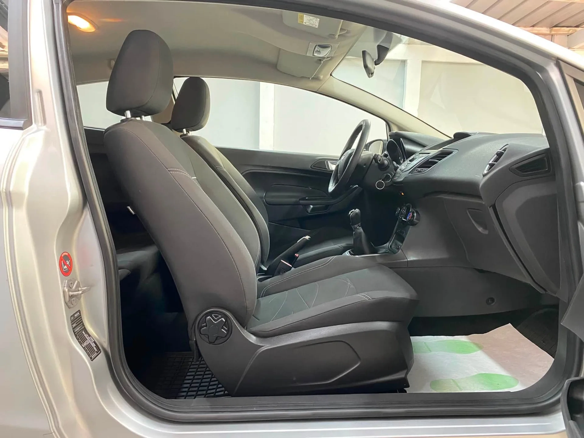 Vue 12 — Véhicule d’occasion Ford Fiesta Trend 2013