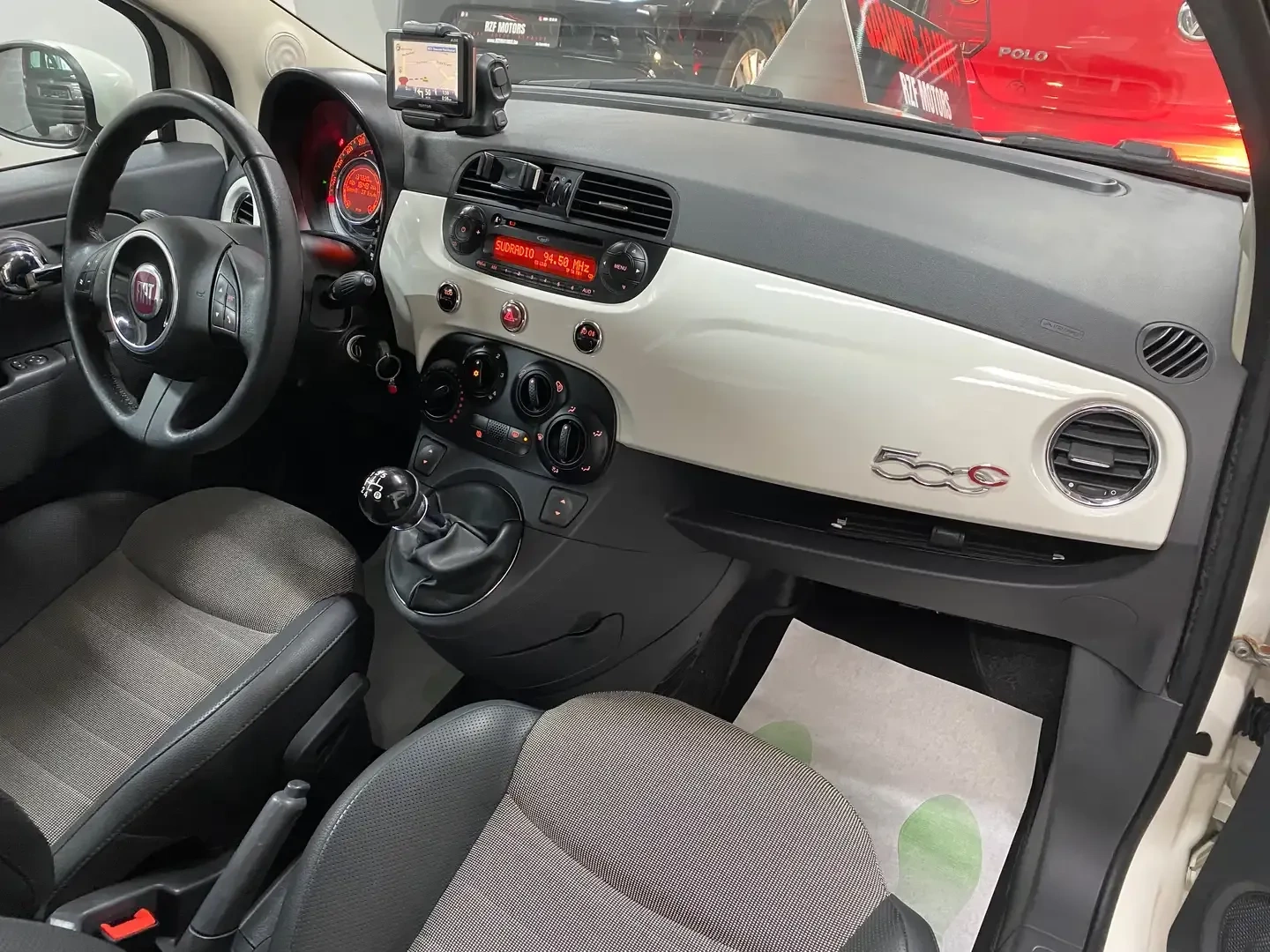 Vue 13 — Véhicule d’occasion Fiat 500C Lounge 2011