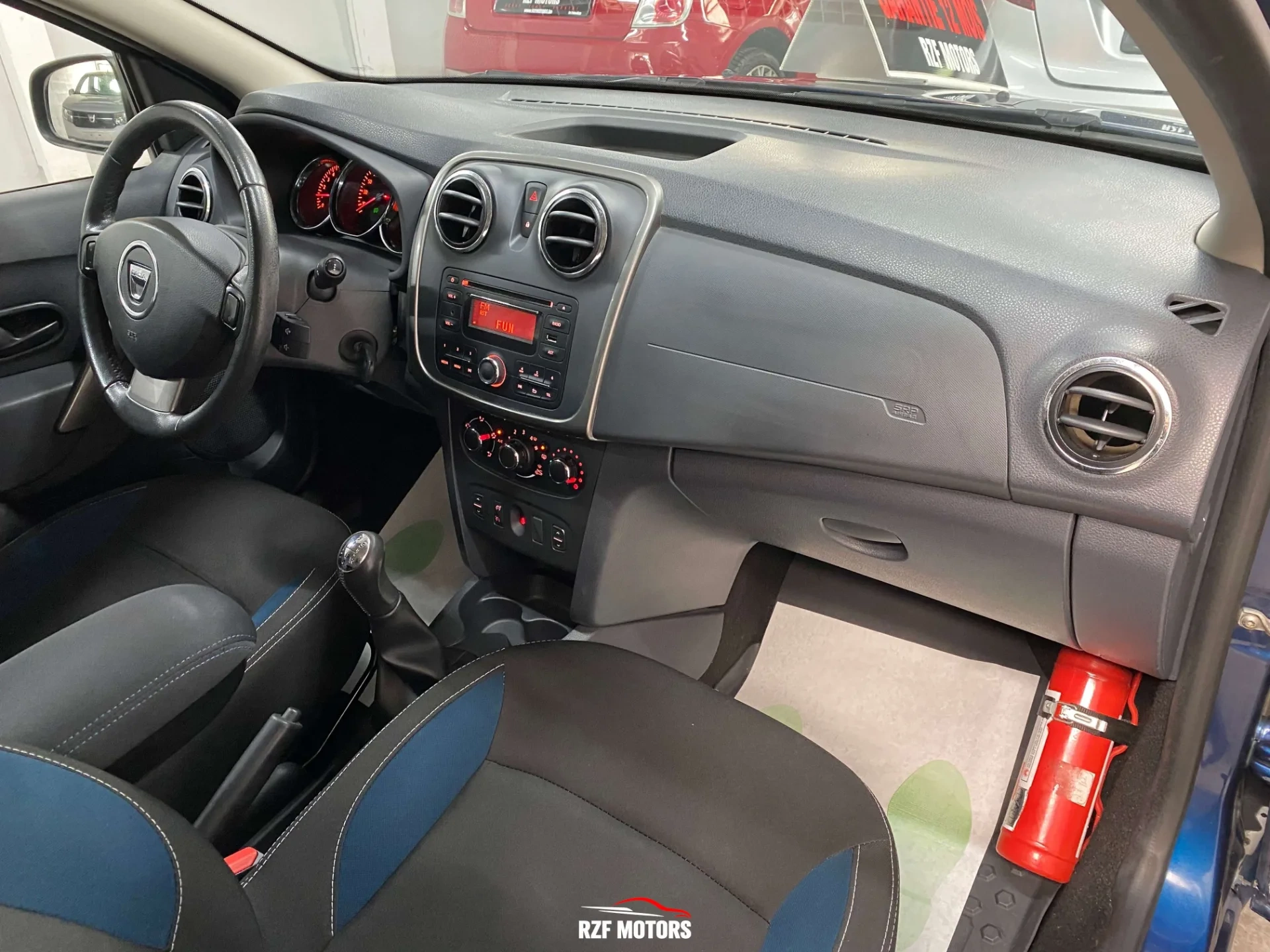 Vue 12 — Véhicule d’occasion Dacia Sandero Celebration 2015