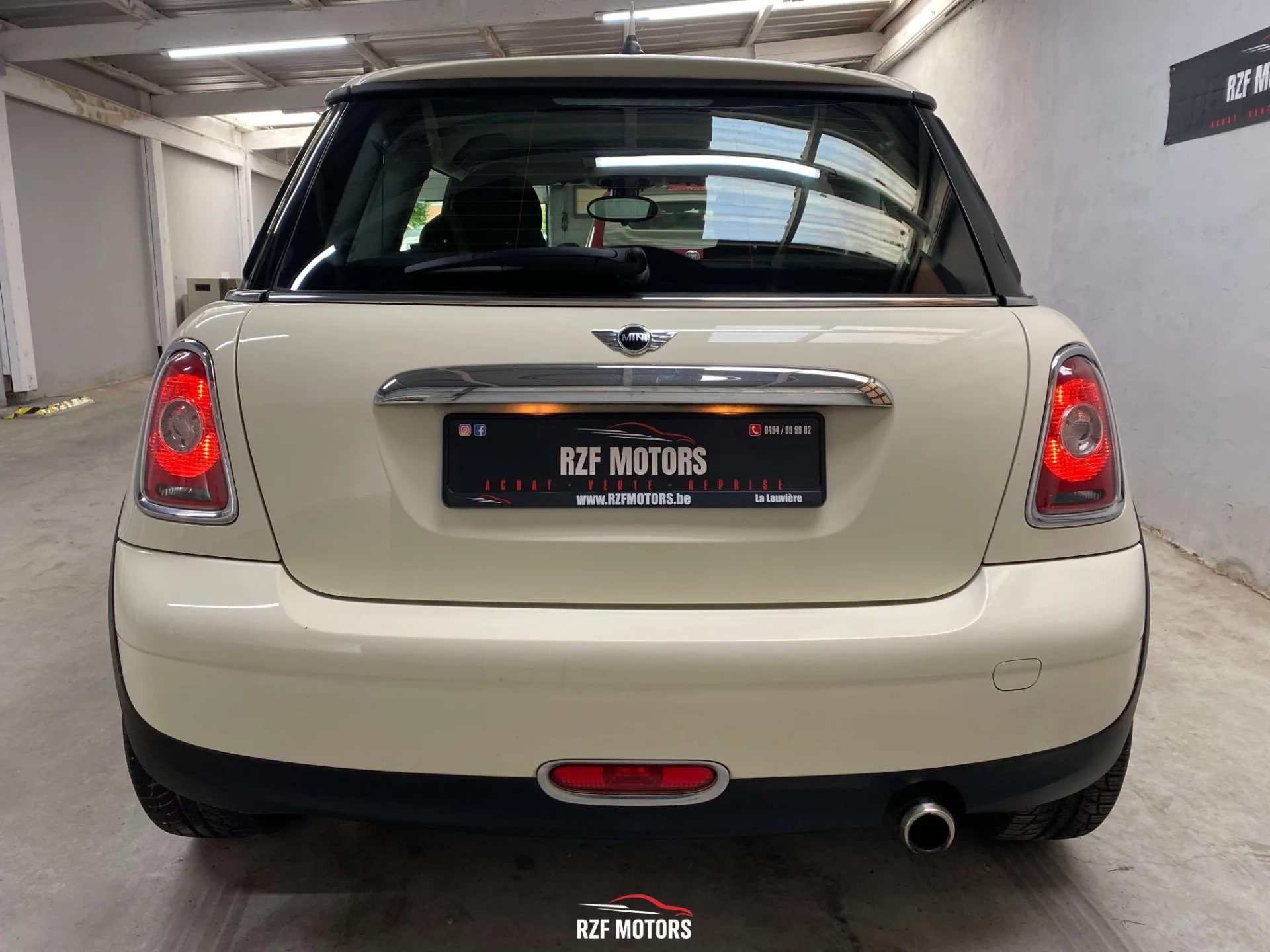 Vue 6 — Véhicule d’occasion Mini One Carnaby 2010
