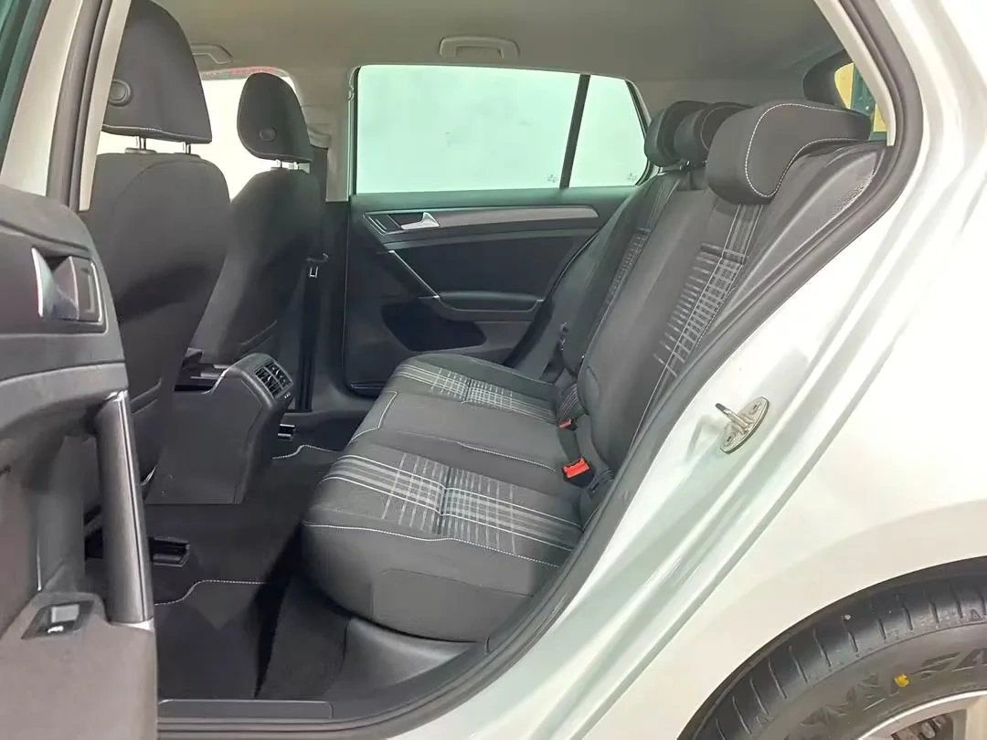 Vue 14 — Véhicule d’occasion Volkswagen Golf Lounge 2016