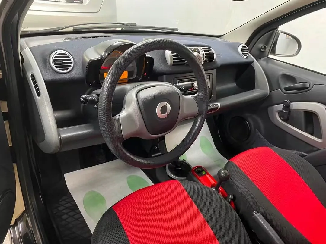 Vue 9 — Véhicule d’occasion Smart Fortwo  2012