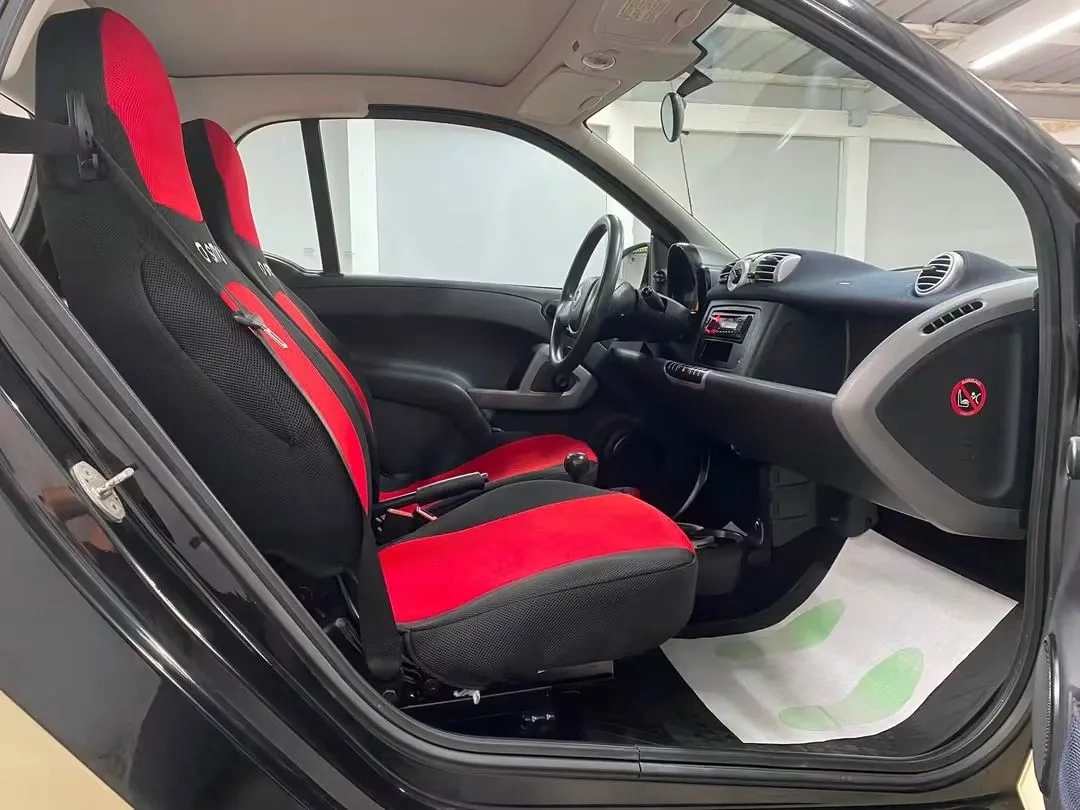 Vue 13 — Véhicule d’occasion Smart Fortwo  2012