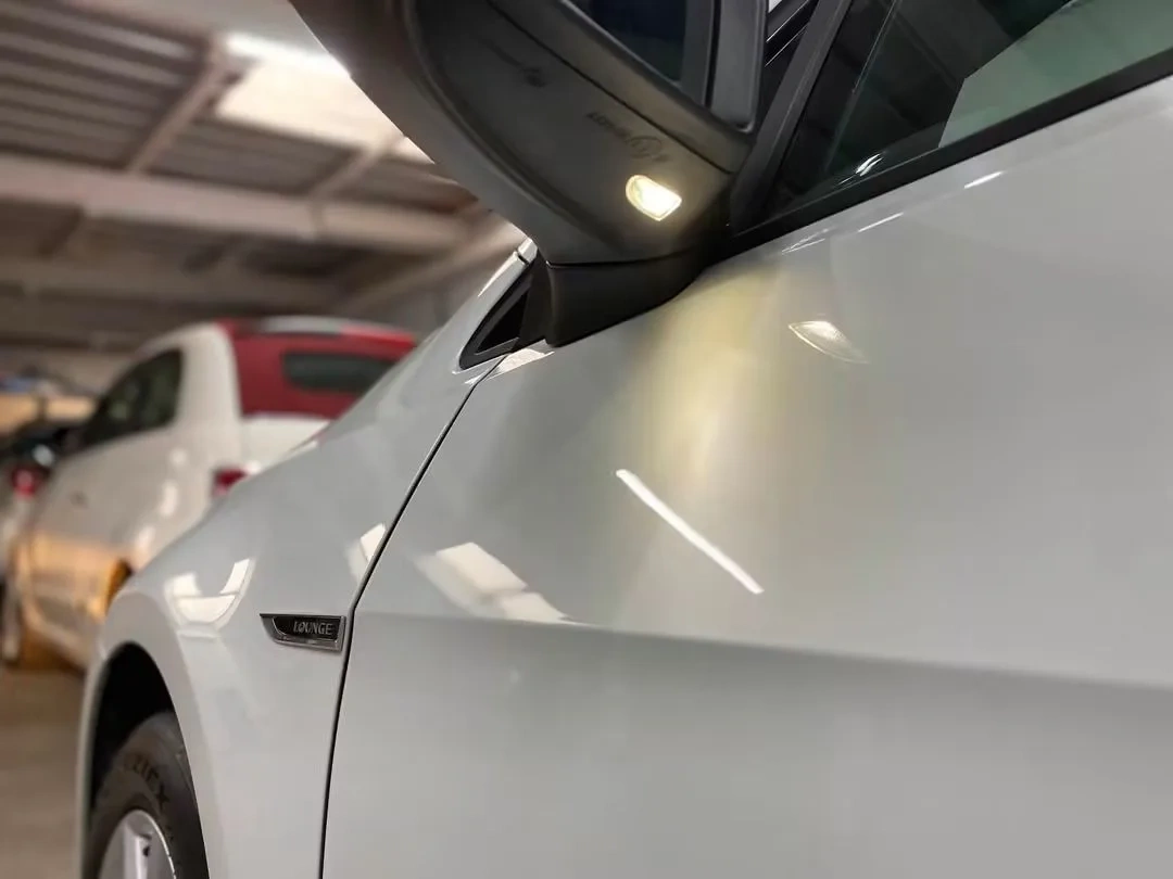 Vue 7 — Véhicule d’occasion Volkswagen Golf Lounge 2016