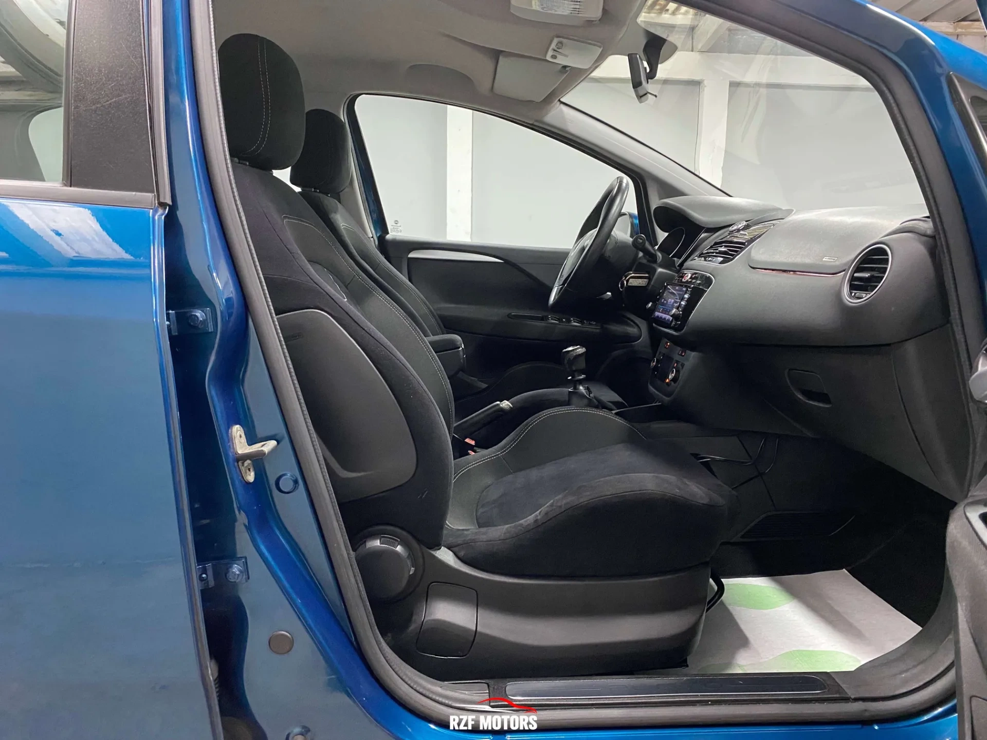 Vue 14 — Véhicule d’occasion Fiat Punto Sport 2012