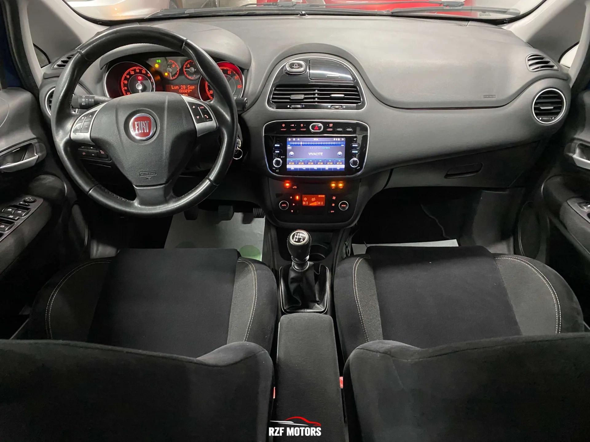 Vue 10 — Véhicule d’occasion Fiat Punto Sport 2012