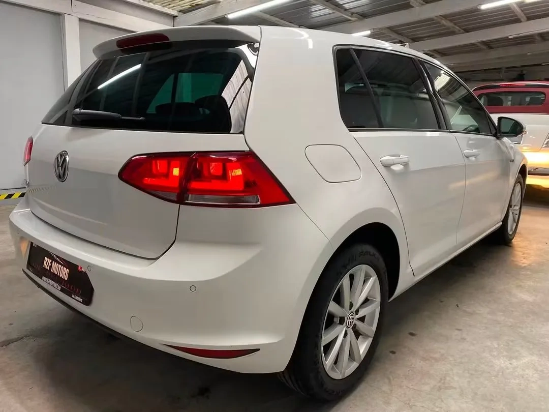 Vue 4 — Véhicule d’occasion Volkswagen Golf Lounge 2016