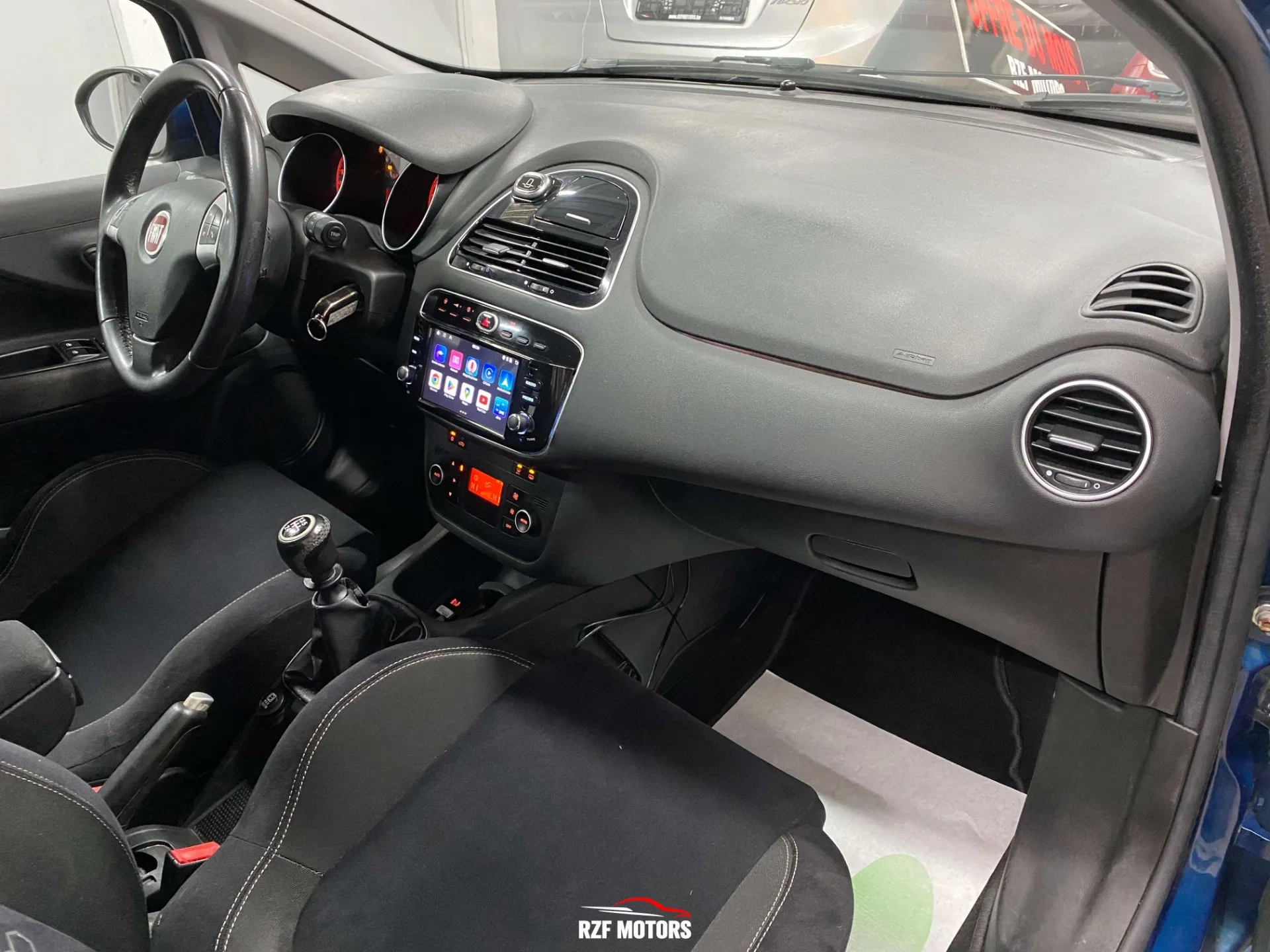 Vue 13 — Véhicule d’occasion Fiat Punto Sport 2012