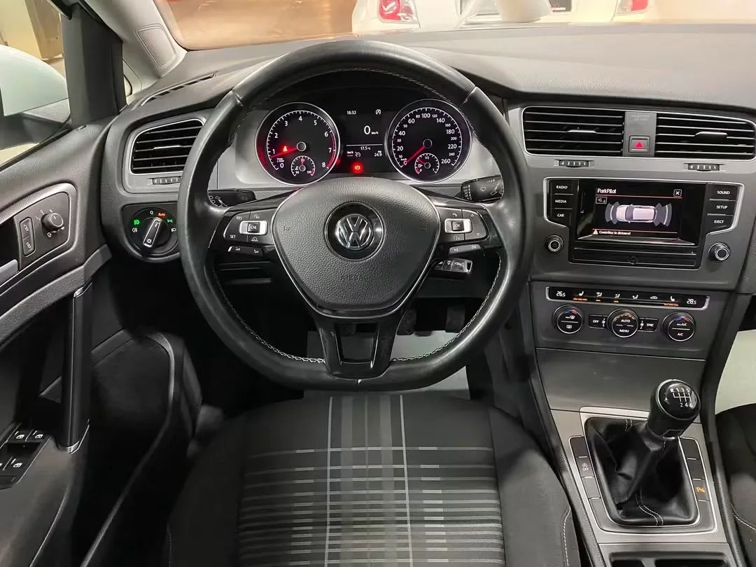 Vue 11 — Véhicule d’occasion Volkswagen Golf Lounge 2016