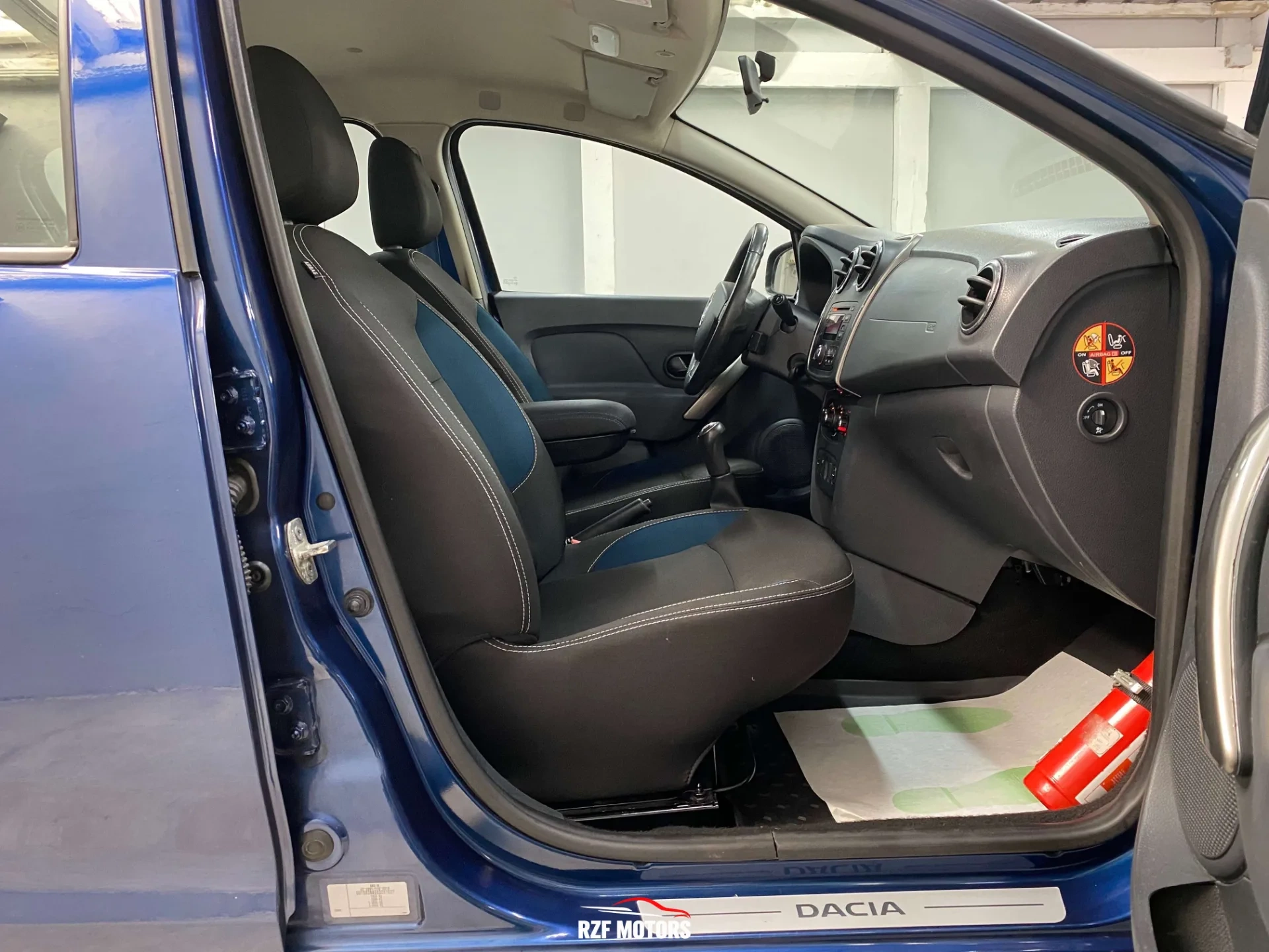 Vue 13 — Véhicule d’occasion Dacia Sandero Celebration 2015