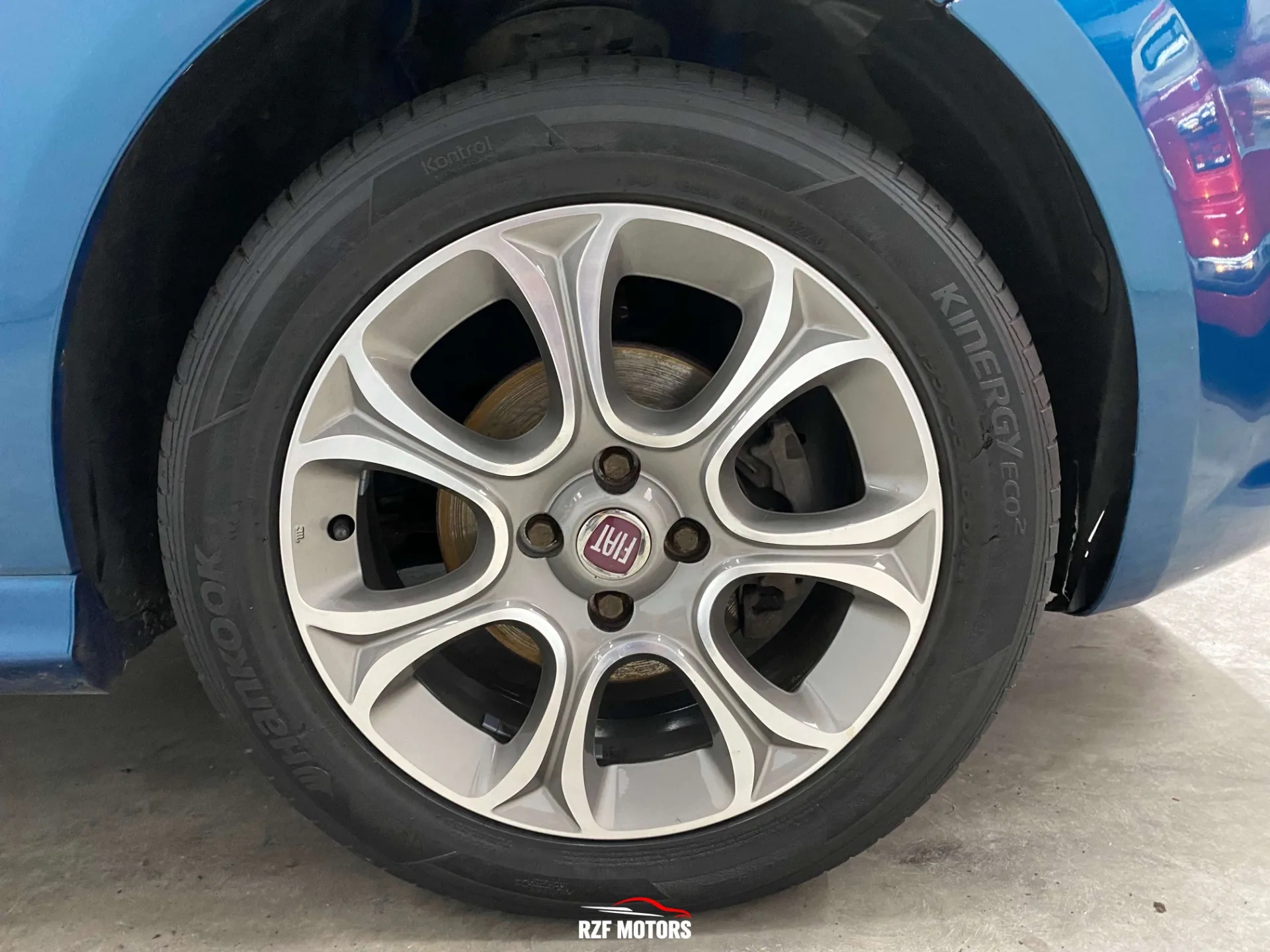 Vue 19 — Véhicule d’occasion Fiat Punto Sport 2012