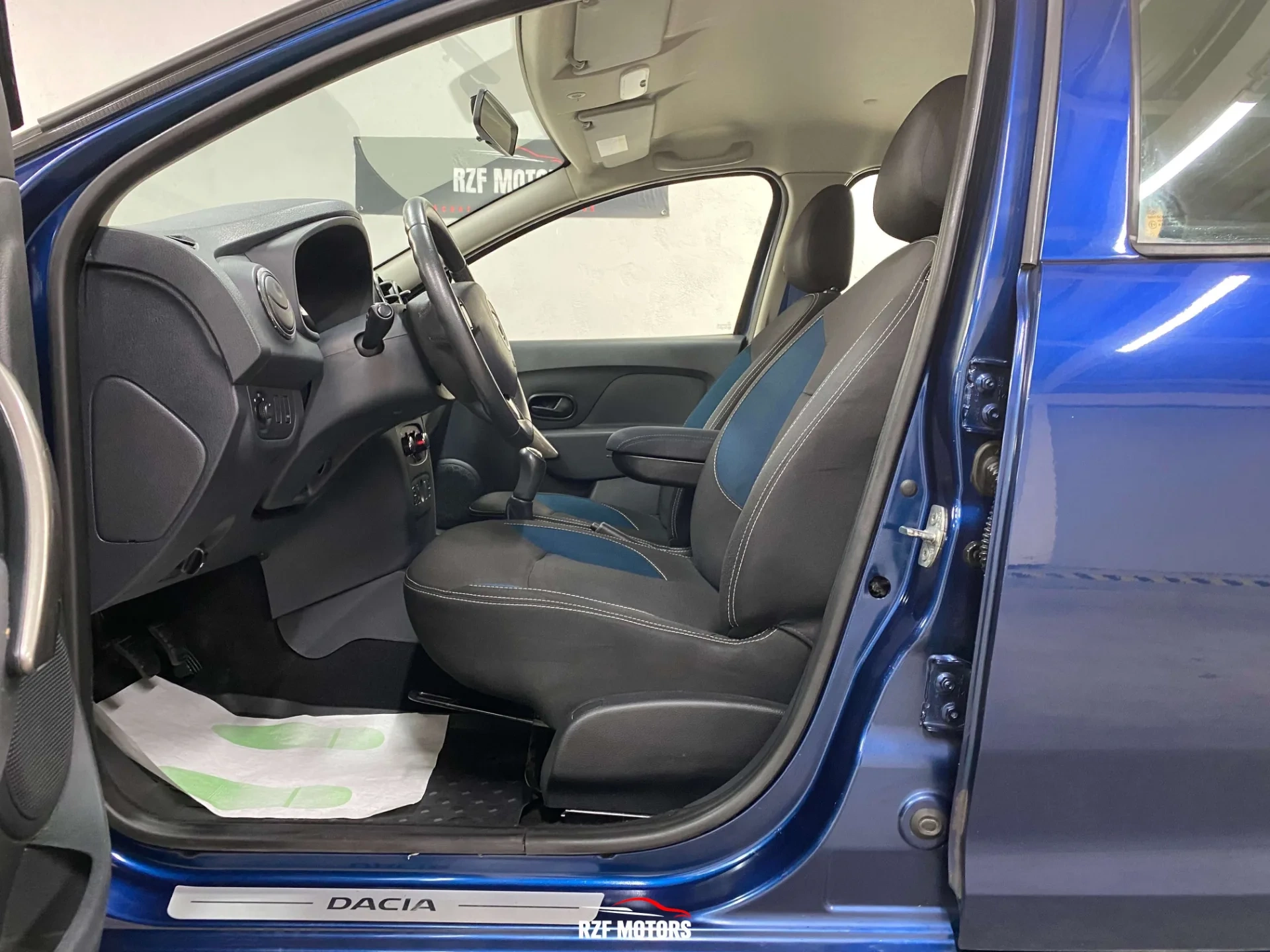 Vue 8 — Véhicule d’occasion Dacia Sandero Celebration 2015
