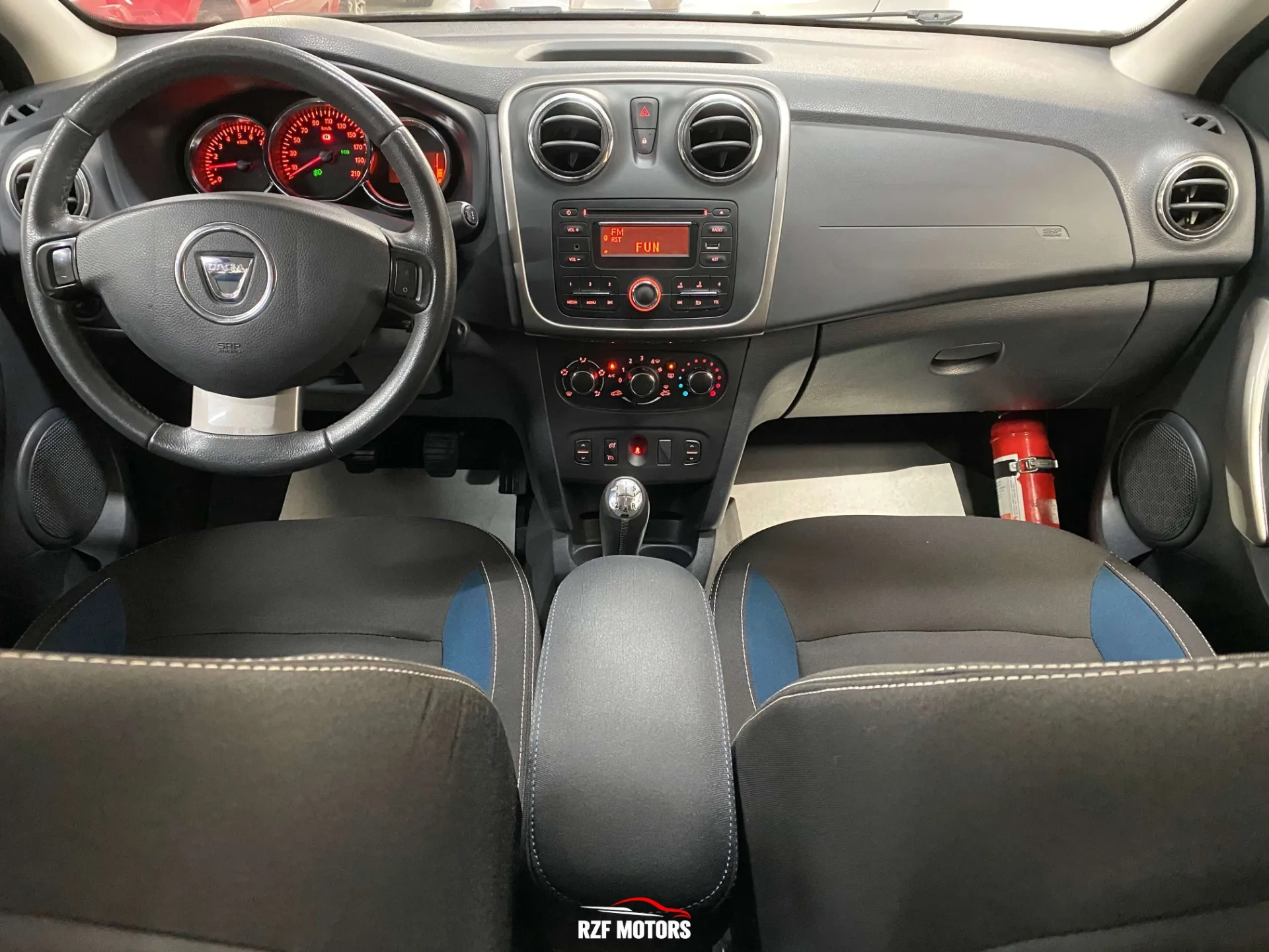 Vue 10 — Véhicule d’occasion Dacia Sandero Celebration 2015