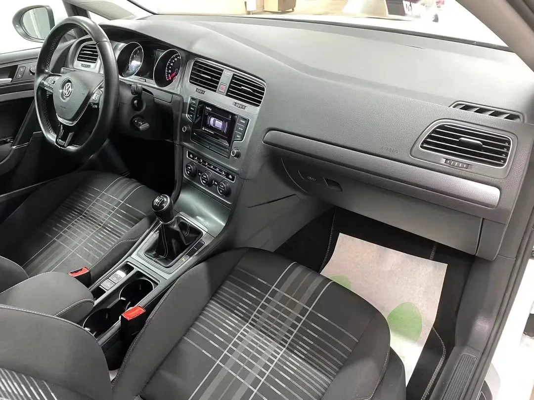 Vue 13 — Véhicule d’occasion Volkswagen Golf Lounge 2016