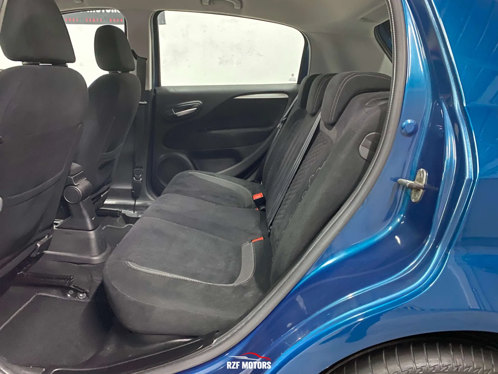 Vue 16 — Véhicule d’occasion Fiat Punto Sport 2012